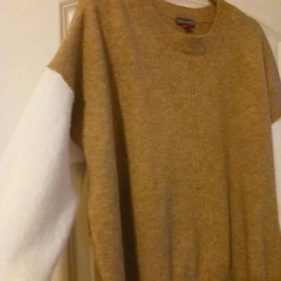 Vince Camuto soft snuggly tan and cream Cozy sweater. - Picture 3 of 10